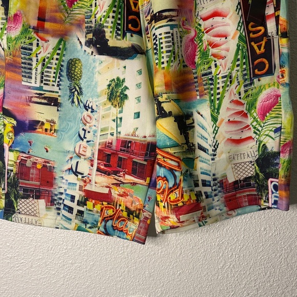 Colorful Urban Print casual Shorts- small - Picture 4 of 6